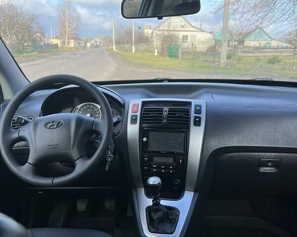 Черный Хендай Туксон, объемом двигателя 1.99 л и пробегом 302 тыс. км за 6900 $, фото 6 на Automoto.ua