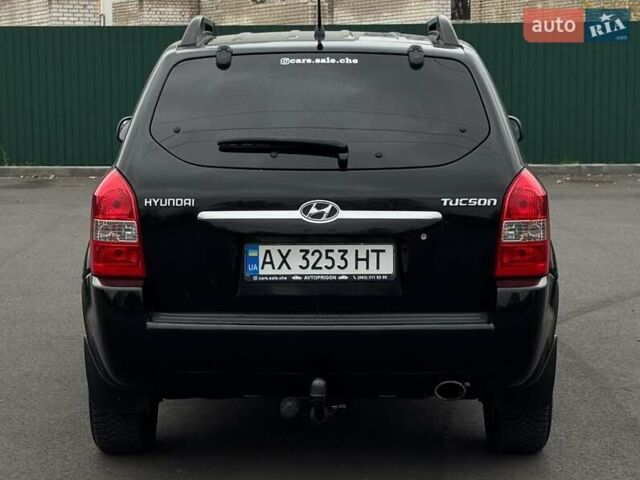 Черный Хендай Туксон, объемом двигателя 1.98 л и пробегом 260 тыс. км за 6900 $, фото 3 на Automoto.ua