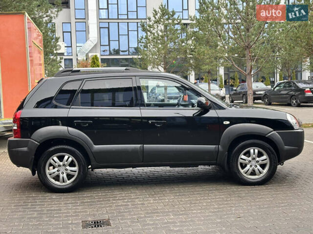Черный Хендай Туксон, объемом двигателя 2 л и пробегом 327 тыс. км за 7850 $, фото 9 на Automoto.ua