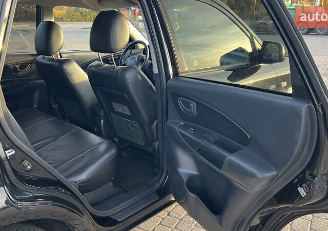 Черный Хендай Туксон, объемом двигателя 1.98 л и пробегом 243 тыс. км за 8500 $, фото 26 на Automoto.ua