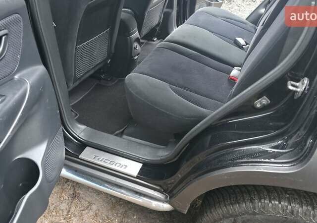 Чорний Хендай Туксон, об'ємом двигуна 2 л та пробігом 207 тис. км за 8200 $, фото 26 на Automoto.ua