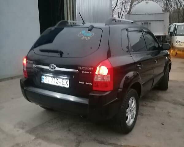 Черный Хендай Туксон, объемом двигателя 1.98 л и пробегом 238 тыс. км за 8400 $, фото 5 на Automoto.ua