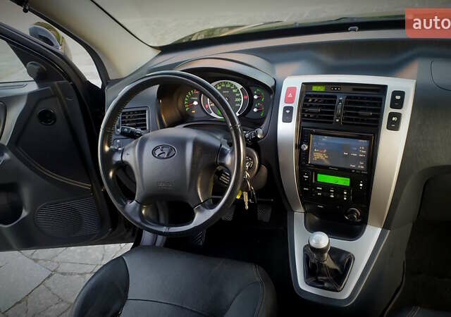 Черный Хендай Туксон, объемом двигателя 2 л и пробегом 230 тыс. км за 8600 $, фото 156 на Automoto.ua