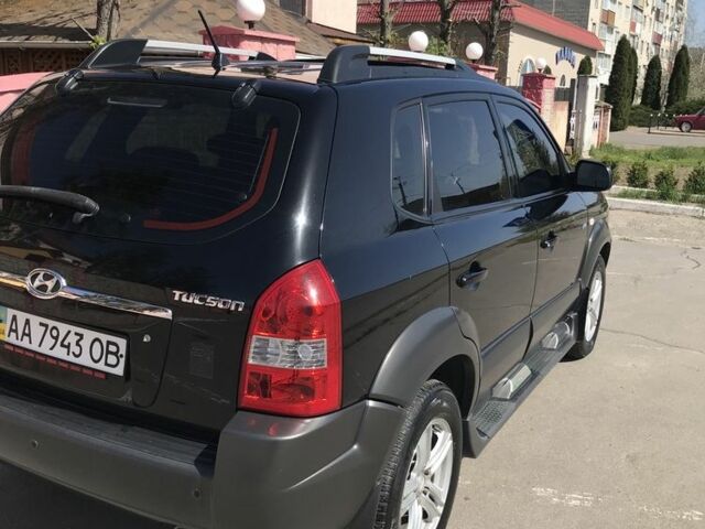 Чорний Хендай Туксон, об'ємом двигуна 2 л та пробігом 150 тис. км за 8100 $, фото 2 на Automoto.ua