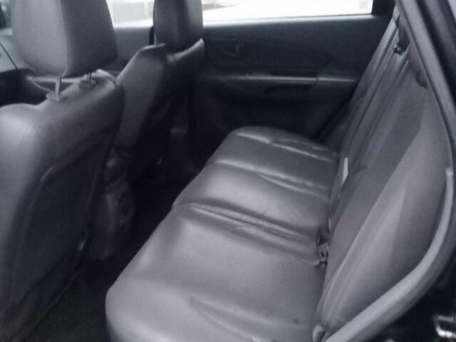 Черный Хендай Туксон, объемом двигателя 2 л и пробегом 280 тыс. км за 3500 $, фото 5 на Automoto.ua