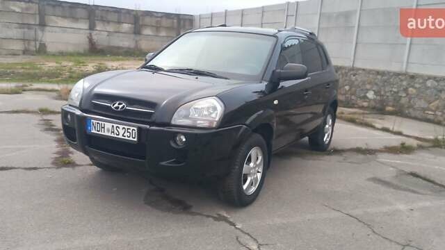 Черный Хендай Туксон, объемом двигателя 1.98 л и пробегом 155 тыс. км за 7999 $, фото 3 на Automoto.ua