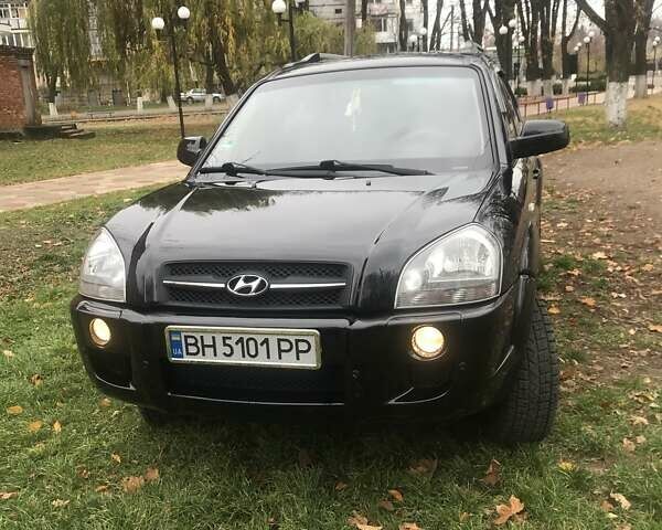 Черный Хендай Туксон, объемом двигателя 2 л и пробегом 210 тыс. км за 8999 $, фото 4 на Automoto.ua