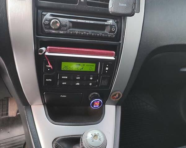 Черный Хендай Туксон, объемом двигателя 1.98 л и пробегом 335 тыс. км за 7800 $, фото 6 на Automoto.ua