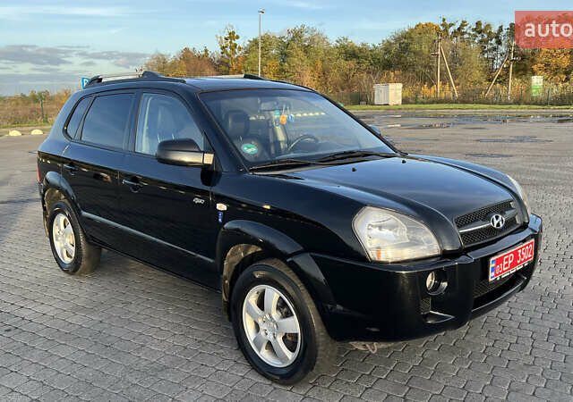 Черный Хендай Туксон, объемом двигателя 1.98 л и пробегом 243 тыс. км за 8500 $, фото 1 на Automoto.ua