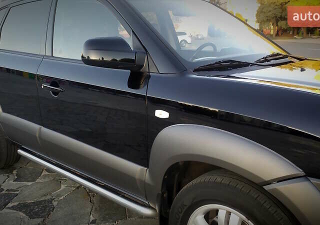 Черный Хендай Туксон, объемом двигателя 2 л и пробегом 230 тыс. км за 8600 $, фото 54 на Automoto.ua