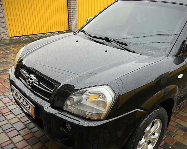 Черный Хендай Туксон, объемом двигателя 2 л и пробегом 151 тыс. км за 9100 $, фото 2 на Automoto.ua