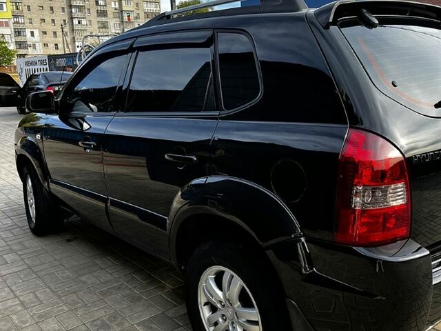 Чорний Хендай Туксон, об'ємом двигуна 2 л та пробігом 240 тис. км за 8600 $, фото 3 на Automoto.ua