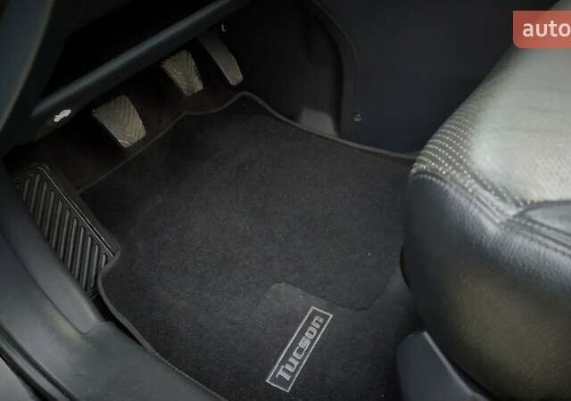 Чорний Хендай Туксон, об'ємом двигуна 2 л та пробігом 229 тис. км за 8600 $, фото 127 на Automoto.ua