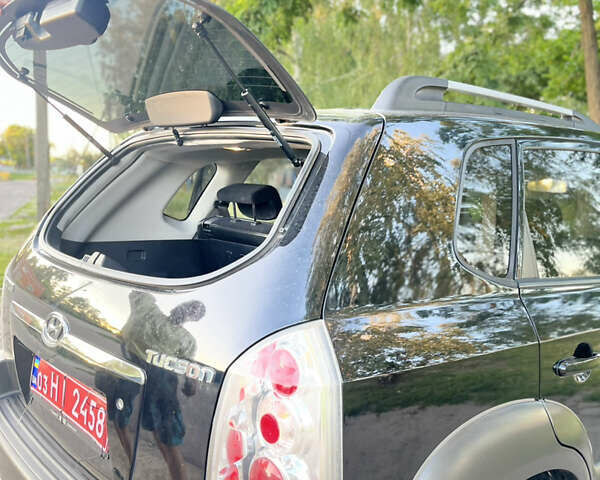 Чорний Хендай Туксон, об'ємом двигуна 2 л та пробігом 204 тис. км за 7800 $, фото 22 на Automoto.ua