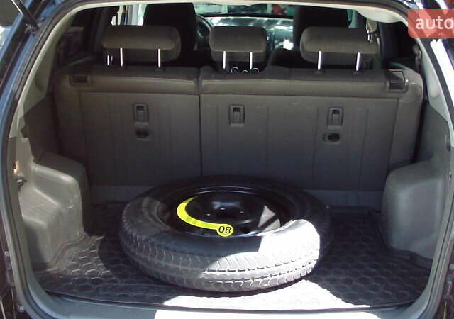 Черный Хендай Туксон, объемом двигателя 1.98 л и пробегом 234 тыс. км за 7800 $, фото 4 на Automoto.ua