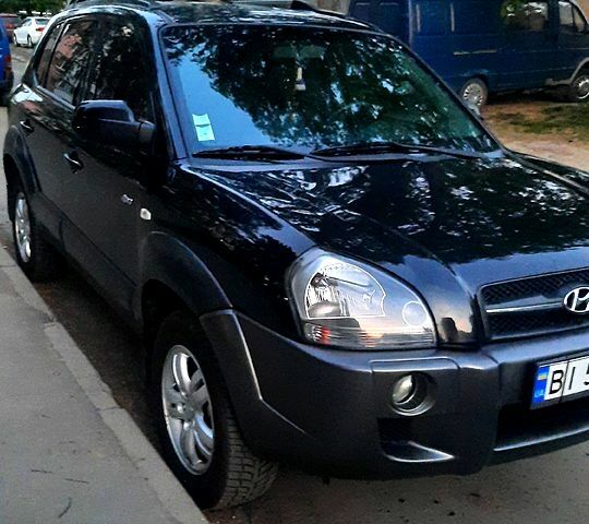 Черный Хендай Туксон, объемом двигателя 2 л и пробегом 210 тыс. км за 8400 $, фото 3 на Automoto.ua