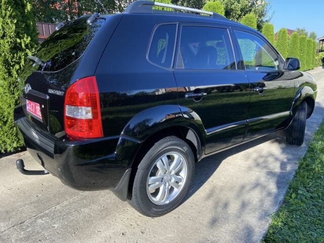 Черный Хендай Туксон, объемом двигателя 2 л и пробегом 197 тыс. км за 8400 $, фото 3 на Automoto.ua