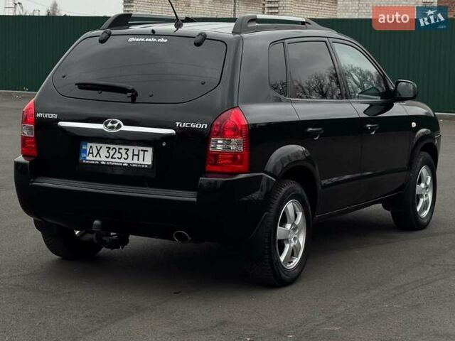 Черный Хендай Туксон, объемом двигателя 1.98 л и пробегом 260 тыс. км за 6900 $, фото 4 на Automoto.ua