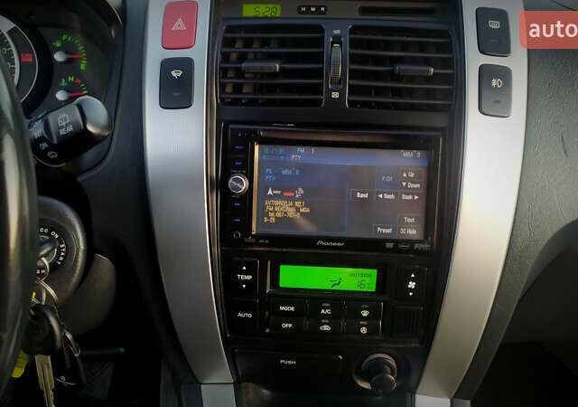 Черный Хендай Туксон, объемом двигателя 2 л и пробегом 230 тыс. км за 8600 $, фото 159 на Automoto.ua