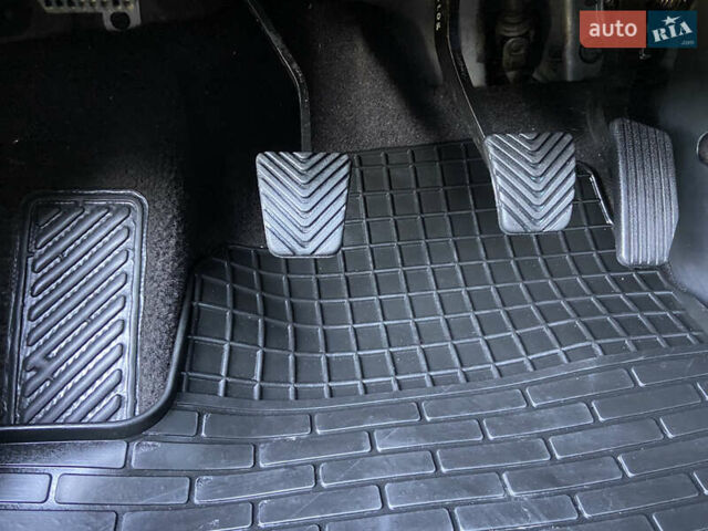 Черный Хендай Туксон, объемом двигателя 1.98 л и пробегом 197 тыс. км за 8000 $, фото 44 на Automoto.ua