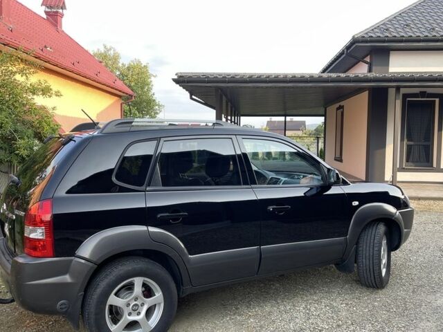 Черный Хендай Туксон, объемом двигателя 2 л и пробегом 174 тыс. км за 7600 $, фото 1 на Automoto.ua