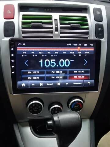 Черный Хендай Туксон, объемом двигателя 2 л и пробегом 240 тыс. км за 8200 $, фото 9 на Automoto.ua