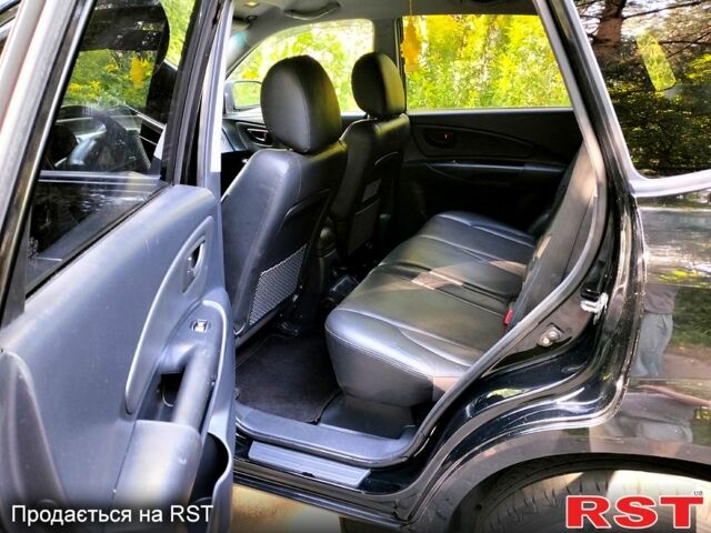 Черный Хендай Туксон, объемом двигателя 2 л и пробегом 165 тыс. км за 9900 $, фото 4 на Automoto.ua