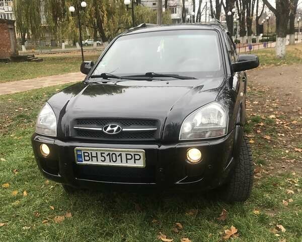Черный Хендай Туксон, объемом двигателя 2 л и пробегом 210 тыс. км за 8999 $, фото 3 на Automoto.ua