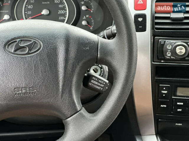 Чорний Хендай Туксон, об'ємом двигуна 2 л та пробігом 230 тис. км за 6850 $, фото 16 на Automoto.ua