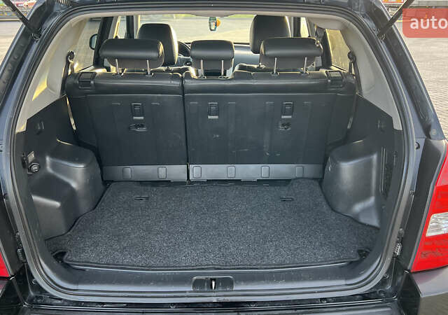 Черный Хендай Туксон, объемом двигателя 1.98 л и пробегом 243 тыс. км за 8500 $, фото 19 на Automoto.ua