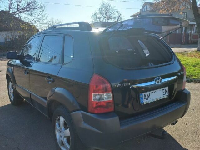 Черный Хендай Туксон, объемом двигателя 2 л и пробегом 227 тыс. км за 7300 $, фото 2 на Automoto.ua