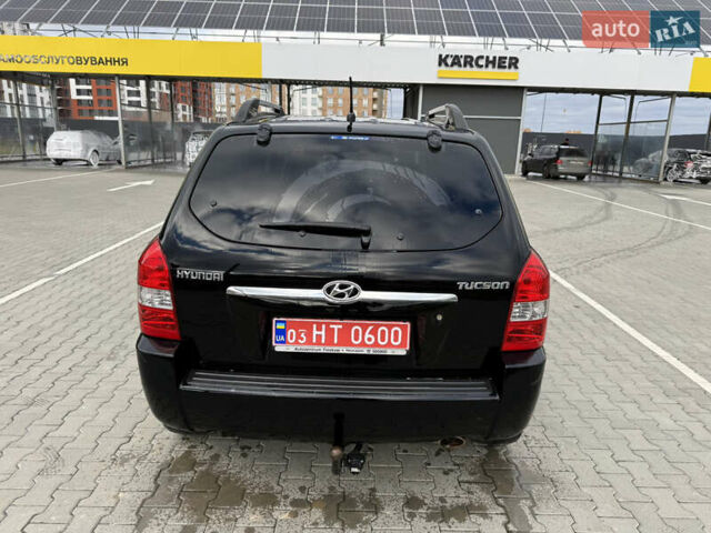 Черный Хендай Туксон, объемом двигателя 2 л и пробегом 182 тыс. км за 6999 $, фото 4 на Automoto.ua