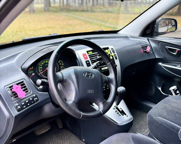 Черный Хендай Туксон, объемом двигателя 1.99 л и пробегом 266 тыс. км за 7500 $, фото 10 на Automoto.ua