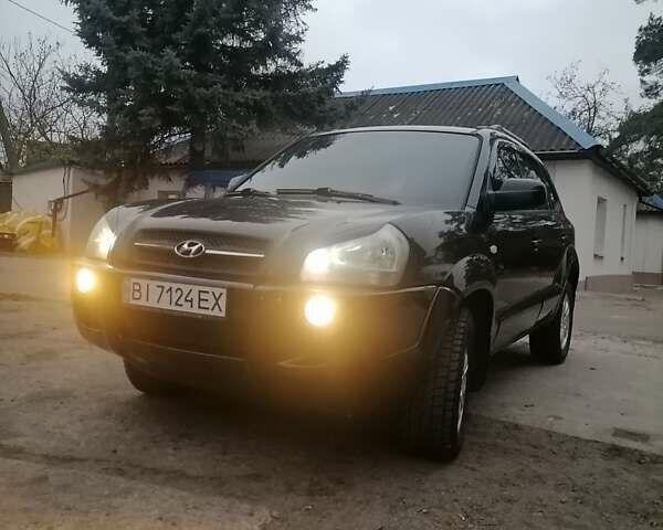 Черный Хендай Туксон, объемом двигателя 1.98 л и пробегом 238 тыс. км за 8400 $, фото 2 на Automoto.ua