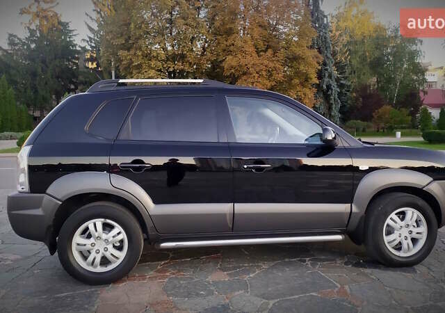 Черный Хендай Туксон, объемом двигателя 2 л и пробегом 230 тыс. км за 8600 $, фото 111 на Automoto.ua