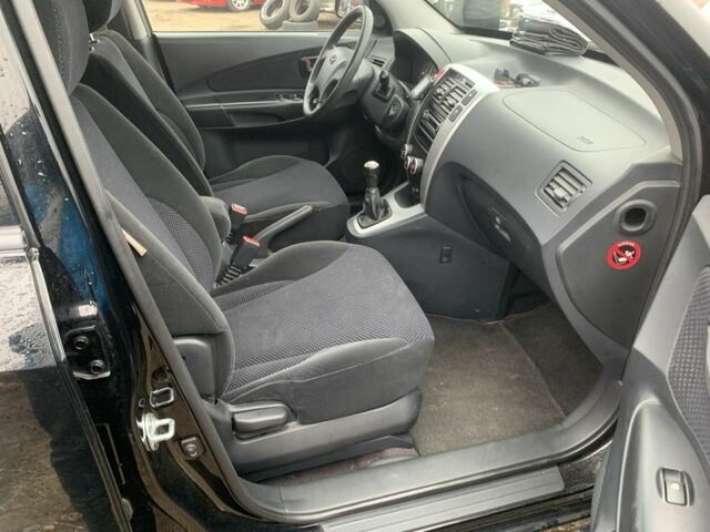 Чорний Хендай Туксон, об'ємом двигуна 2 л та пробігом 170 тис. км за 8800 $, фото 5 на Automoto.ua