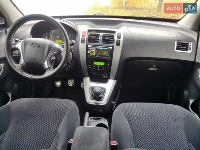 Черный Хендай Туксон, объемом двигателя 2 л и пробегом 270 тыс. км за 6800 $, фото 20 на Automoto.ua