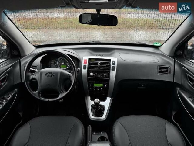 Черный Хендай Туксон, объемом двигателя 1.98 л и пробегом 260 тыс. км за 6900 $, фото 15 на Automoto.ua