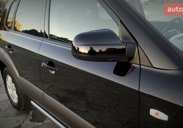 Черный Хендай Туксон, объемом двигателя 2 л и пробегом 230 тыс. км за 8600 $, фото 57 на Automoto.ua