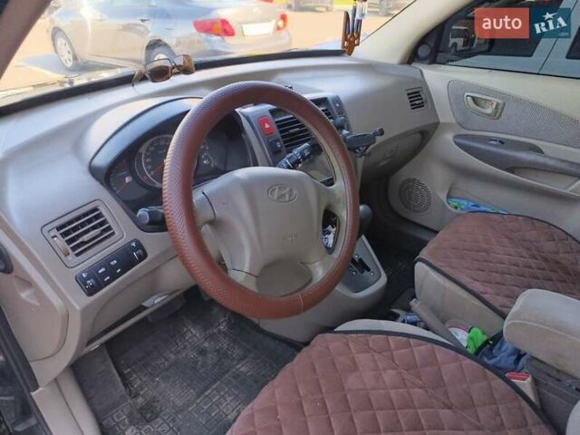 Черный Хендай Туксон, объемом двигателя 1.98 л и пробегом 275 тыс. км за 7800 $, фото 10 на Automoto.ua