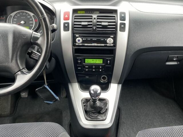 Черный Хендай Туксон, объемом двигателя 2 л и пробегом 330 тыс. км за 4350 $, фото 16 на Automoto.ua