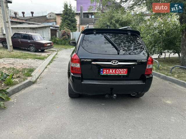Чорний Хендай Туксон, об'ємом двигуна 2 л та пробігом 199 тис. км за 7800 $, фото 5 на Automoto.ua