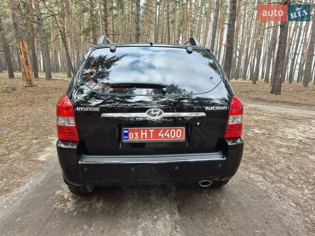 Черный Хендай Туксон, объемом двигателя 2 л и пробегом 198 тыс. км за 7800 $, фото 5 на Automoto.ua