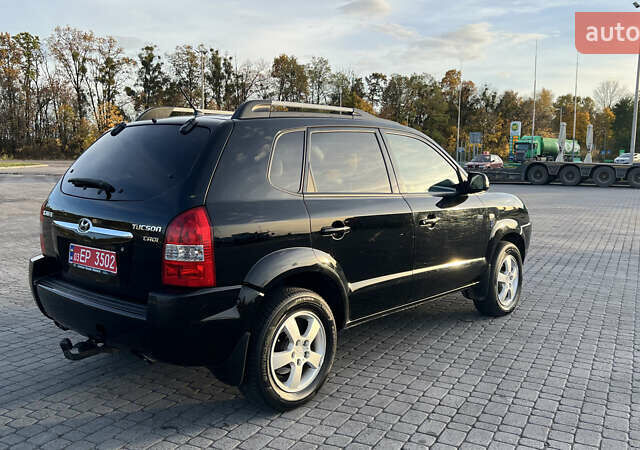Черный Хендай Туксон, объемом двигателя 1.98 л и пробегом 243 тыс. км за 8500 $, фото 7 на Automoto.ua