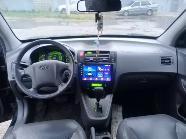 Черный Хендай Туксон, объемом двигателя 2 л и пробегом 280 тыс. км за 3500 $, фото 6 на Automoto.ua