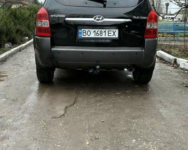 Черный Хендай Туксон, объемом двигателя 1.98 л и пробегом 273 тыс. км за 7400 $, фото 6 на Automoto.ua