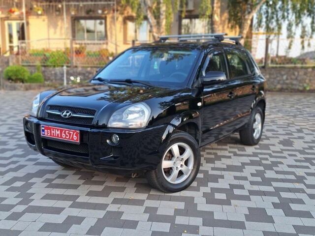 Чорний Хендай Туксон, об'ємом двигуна 2 л та пробігом 190 тис. км за 8300 $, фото 1 на Automoto.ua