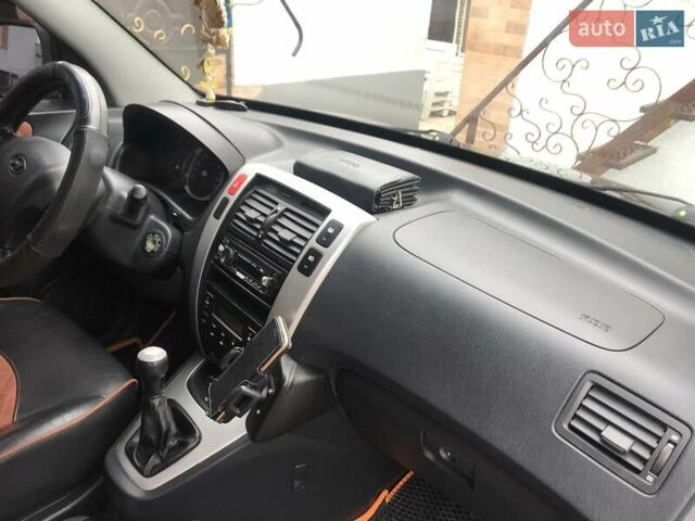 Черный Хендай Туксон, объемом двигателя 2 л и пробегом 210 тыс. км за 8999 $, фото 56 на Automoto.ua