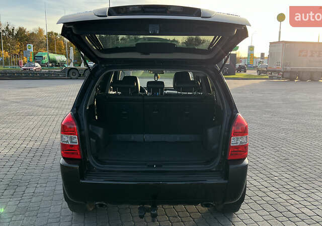 Черный Хендай Туксон, объемом двигателя 1.98 л и пробегом 243 тыс. км за 8500 $, фото 18 на Automoto.ua