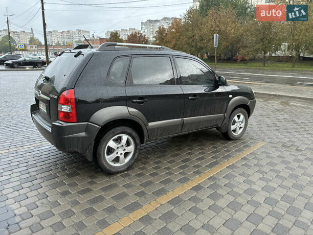 Черный Хендай Туксон, объемом двигателя 2 л и пробегом 176 тыс. км за 7450 $, фото 6 на Automoto.ua